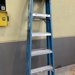 6 Foot Fiberglass Ladder