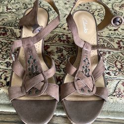 awesome Clarks leather sandals women’s size 7 with cork heel