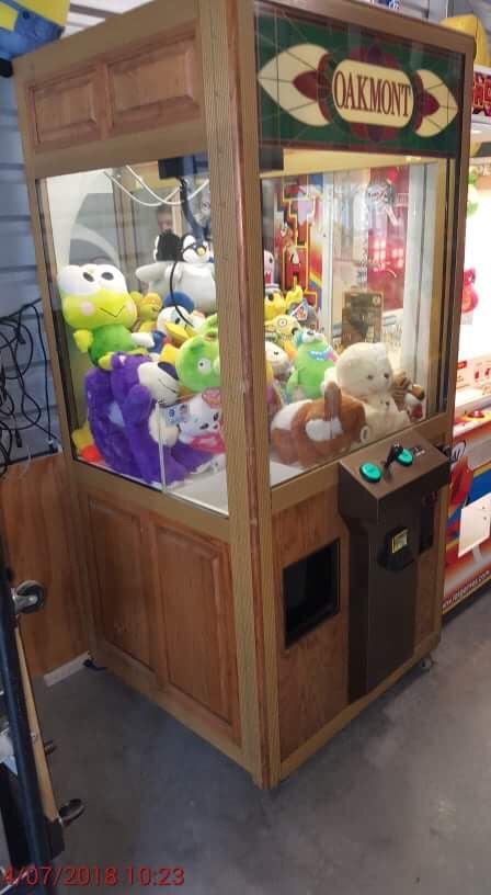 36" OAKMONT Mission Crane/Claw Machine Arcade Game