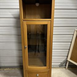 SUPER BEQUTIFUL AHELF CABINET WITH LIGHT