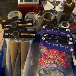 9 Person New Year’s Eve crowns And Horns