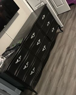 MOVING LAST DAY PICK UP SUNDAY  Dresser black and silver