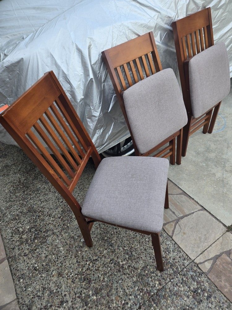 5 Wooden Foldable Chairs