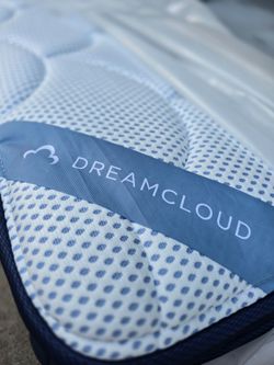 King size Dream Cloud 2026 mattress with electric base, head and foot lift, free delivery, plush mattress