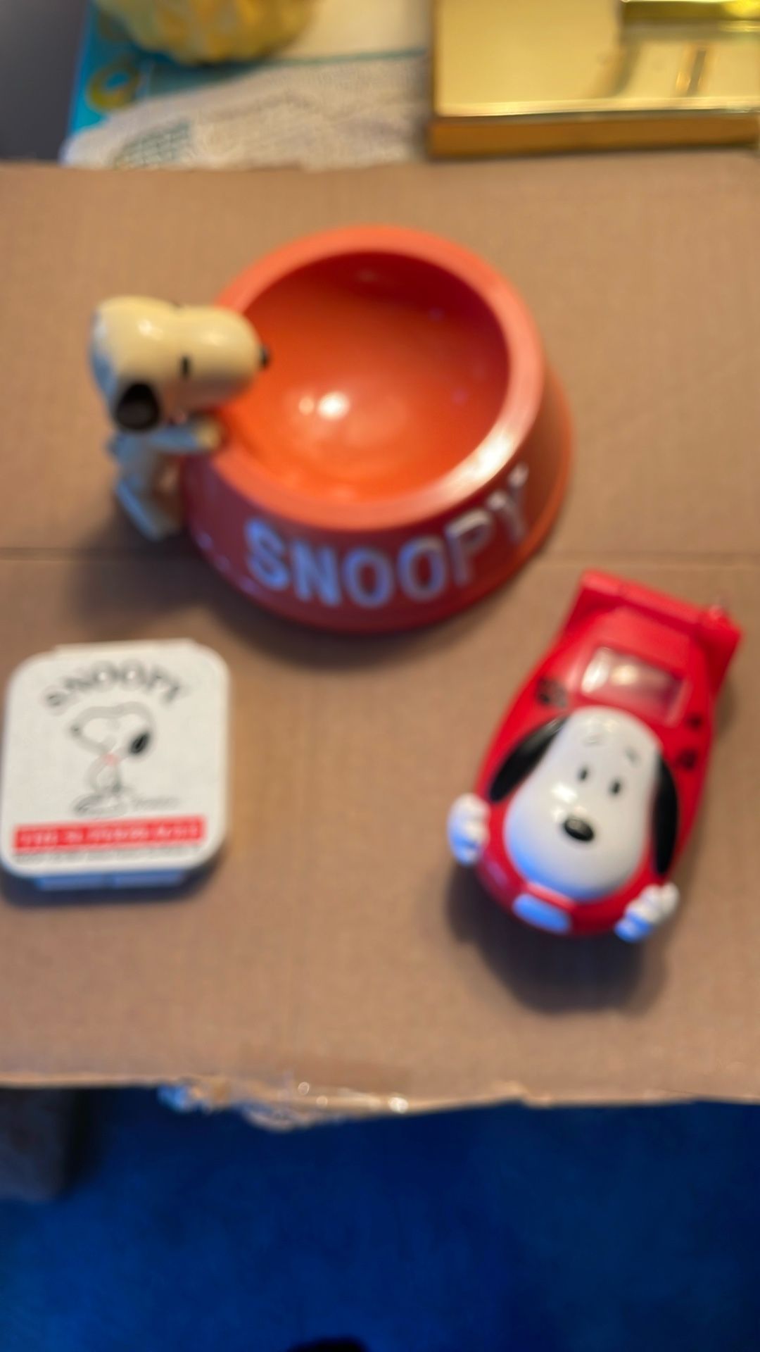 3 Snoopy plastic trinkets