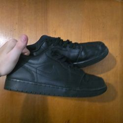 Jordan 1 Low "Triple Black" Size 9.5M