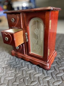 Small Cabinet With Functional Drawers