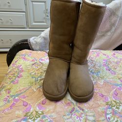 UGG Size 8