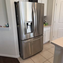 LG French Door Refrigerator – Excellent Condition – Like New – 30 Cu Ft