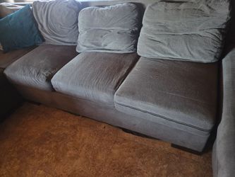 LARGE GREY SECTIONAL SOFA W/CHAISE