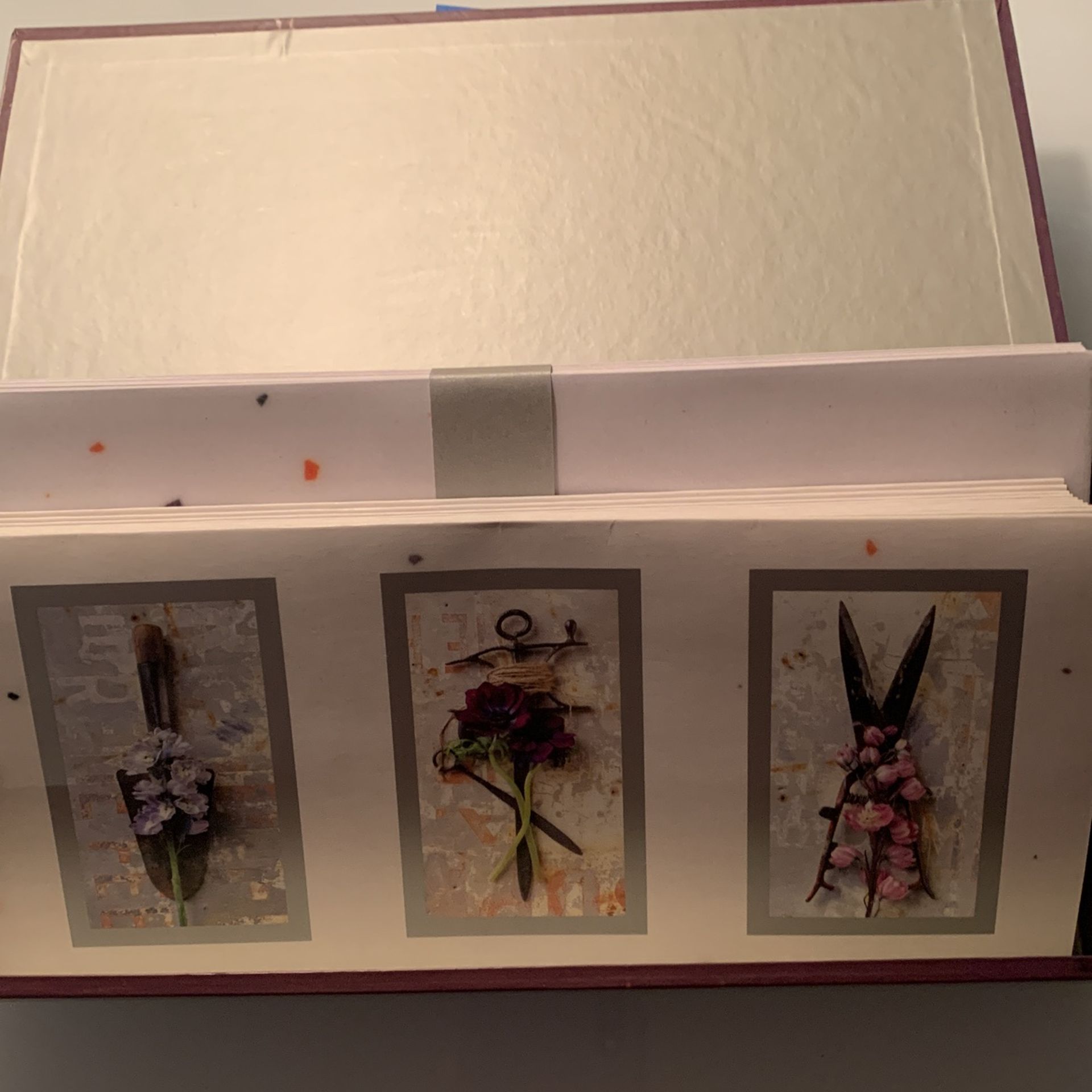 Blank Note Cards With Envelopes In Decorative Box