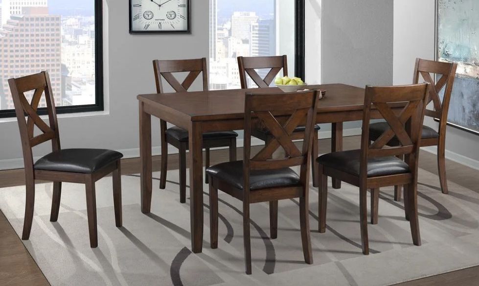 Beautiful Dining Room Set With 6 Cushioned Chairs