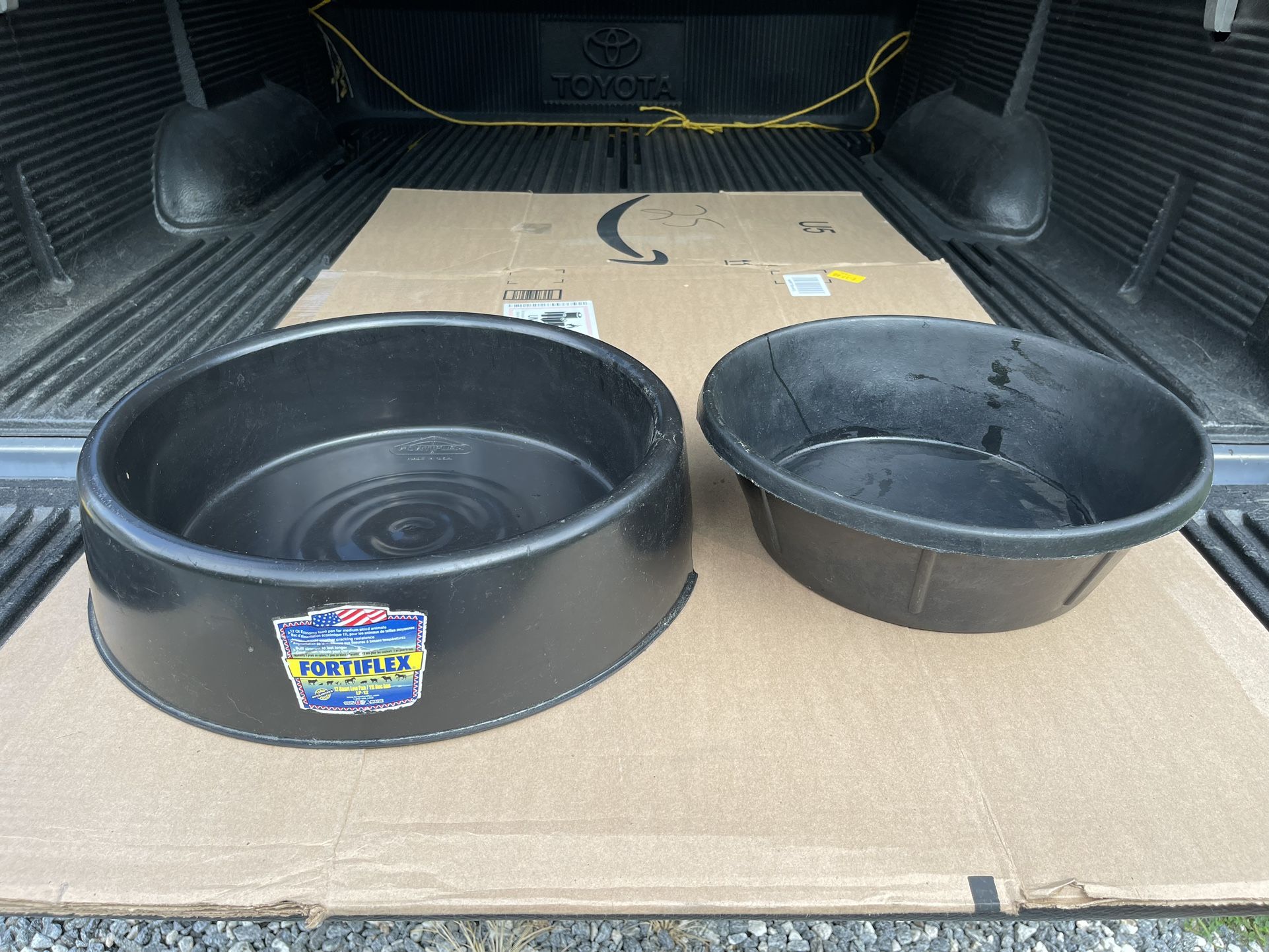 Fortiflex 3 gal. Plastic and 3 gal. Rubber Low Feeder Pans, Black