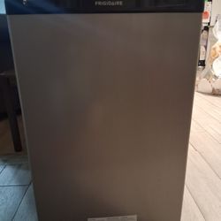 Mini Fridge W/ Freezer Compartment 