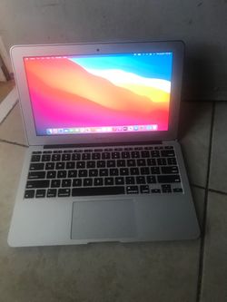 2014 MacBook Air 11 inch 500gb SSD 4gb Ram Come With Charger good battery