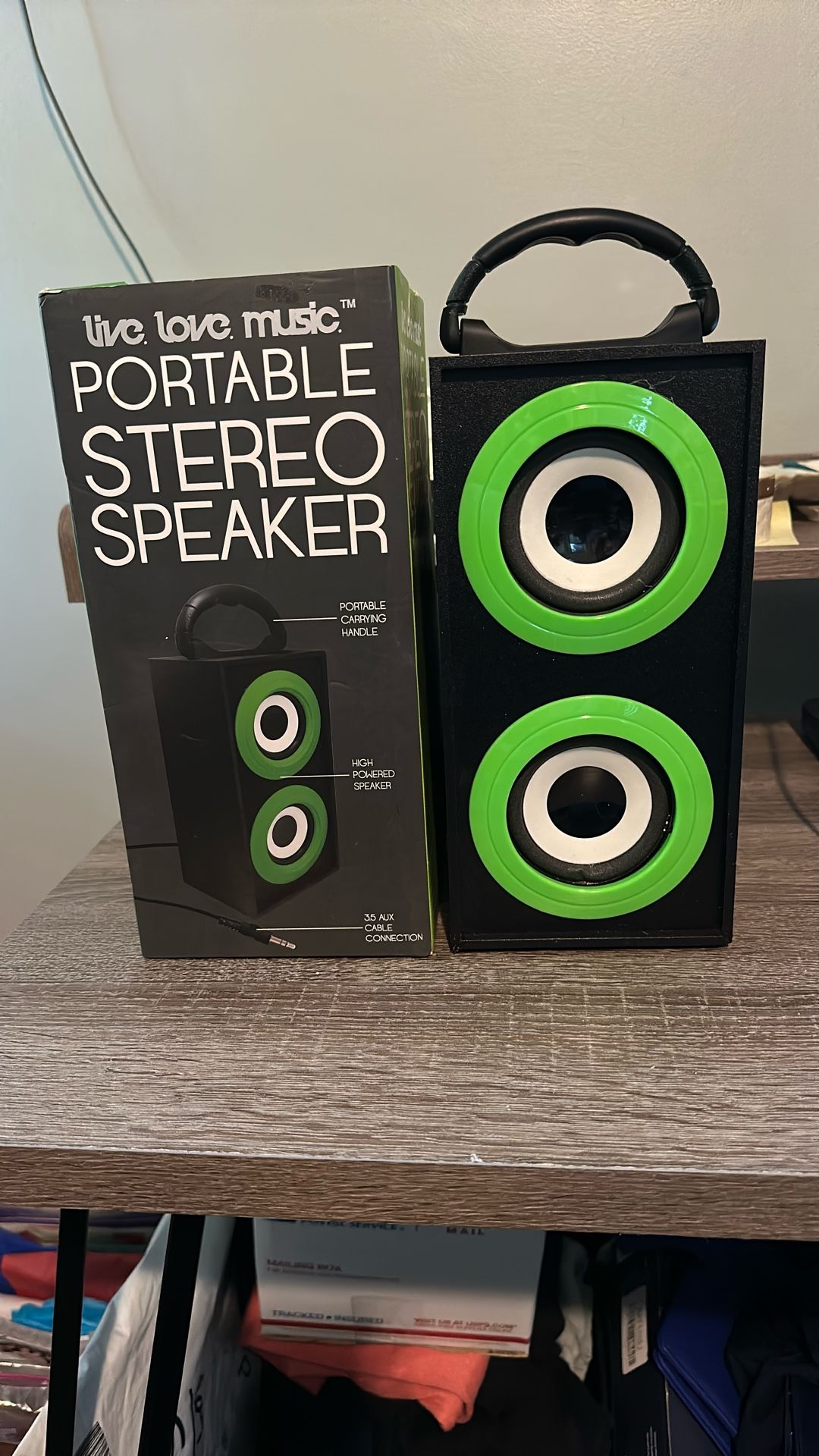Portable stereo speaker