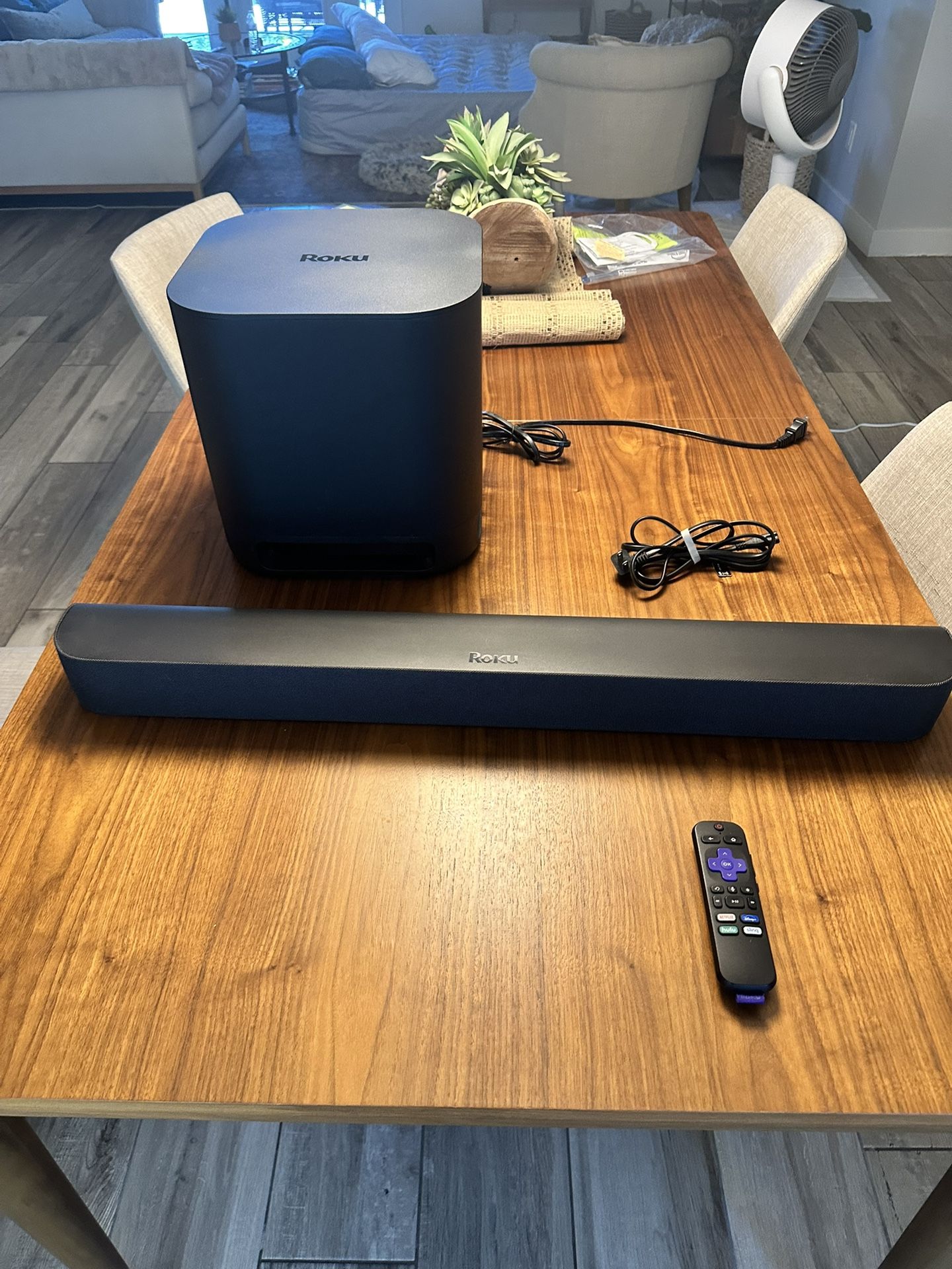 Roku Smart Soundbar (9101X) + Wireless Subwoofer (9201X) – 2.1 Setup, 4K/HD/HDR