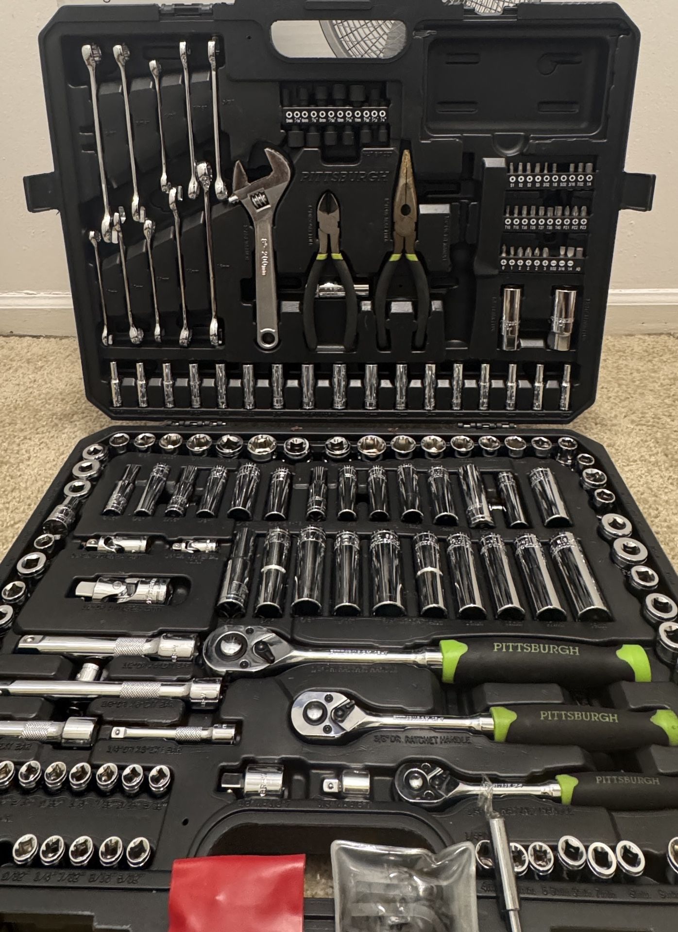 Pittsburgh Pro Mechanic's Tool Set