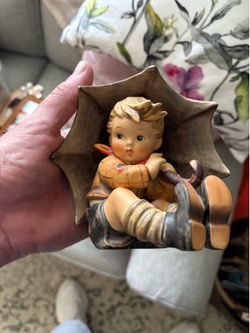 Assorted Hummel collection and vintage figurines and fine glass