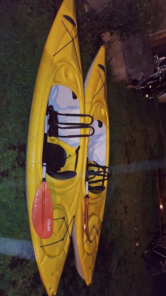 Pelican-Potomac Pathfinder 100 10' Kayak With Paddle And Kayak Rack