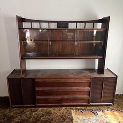 Lots Of 80’s Era Furniture! Table And Chairs, Chest Of Drawers, End Tables Bedroom Set And Matching Mirror