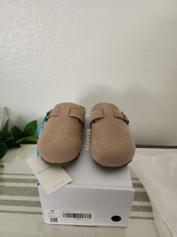 New Women's shoes size (7.5)