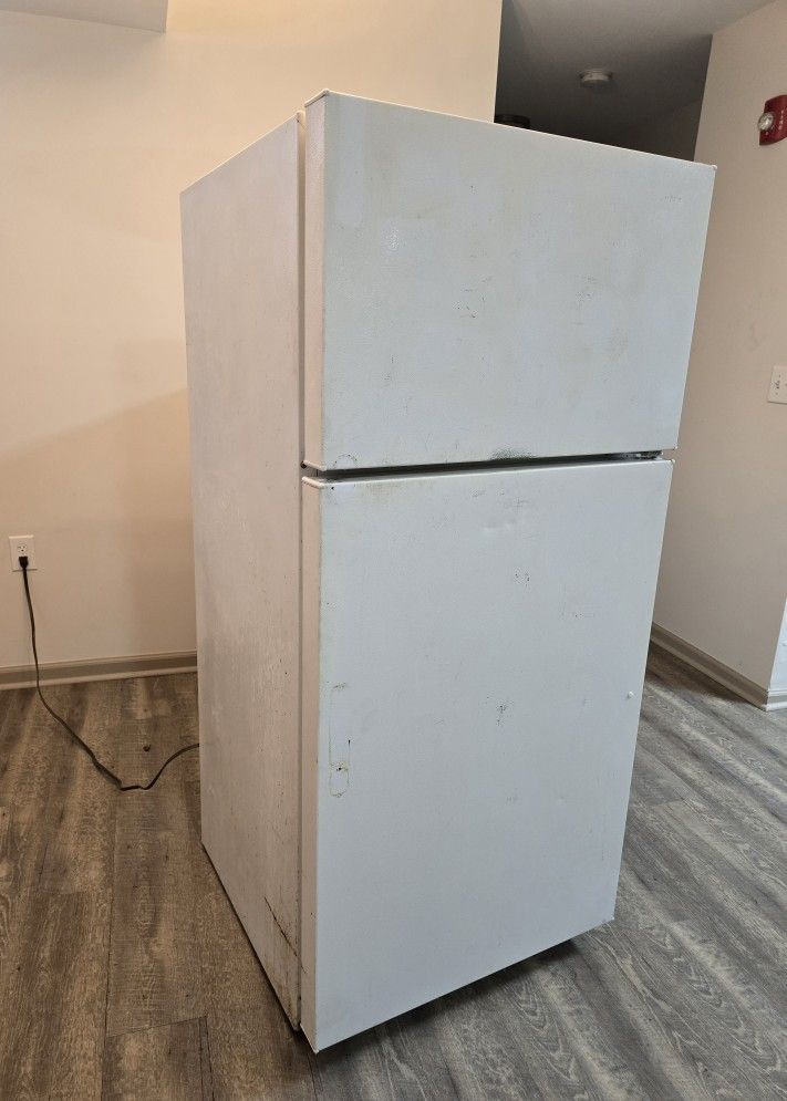 GE Refrigerator 0