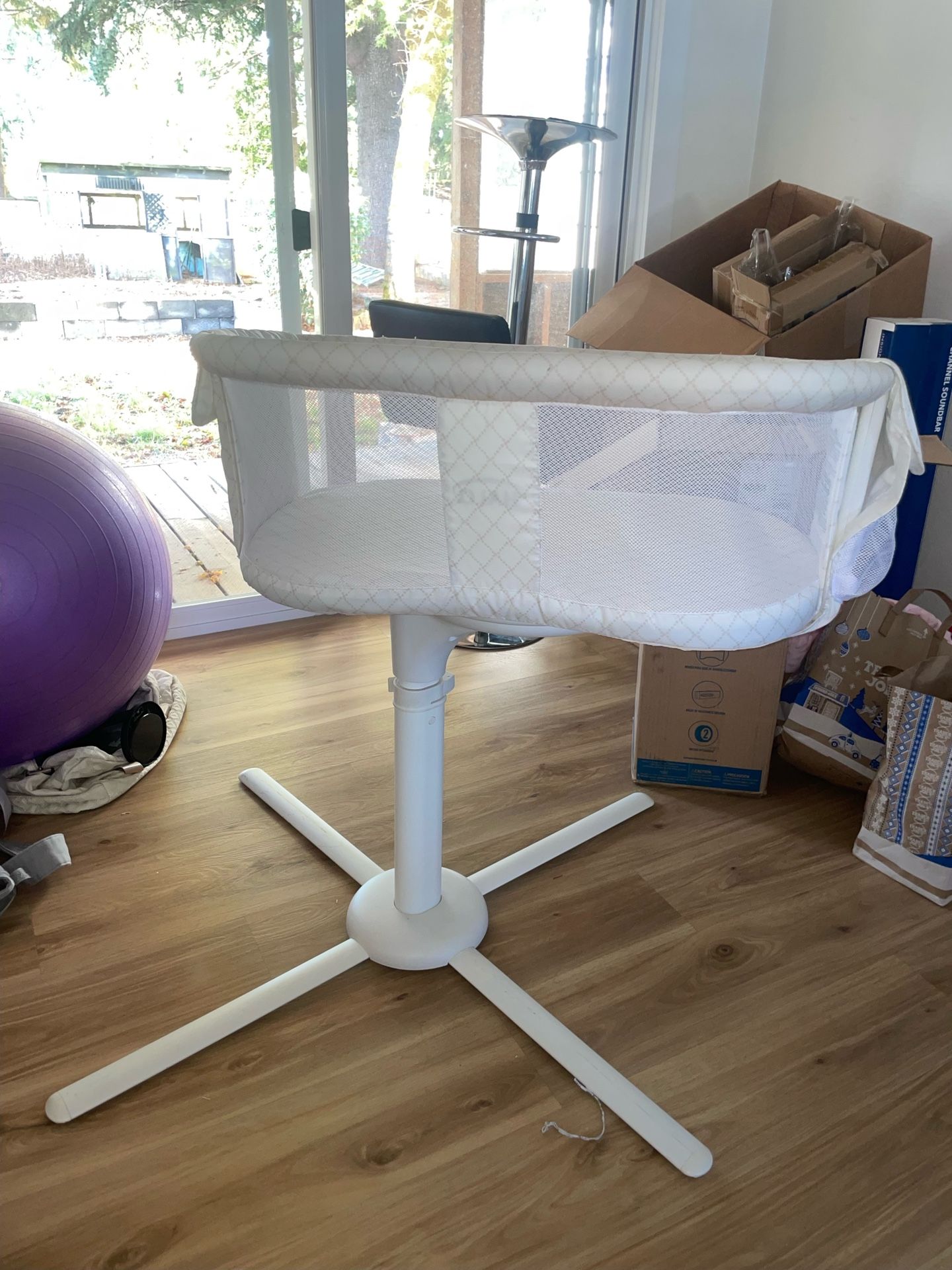 Like New Halo Bassinet