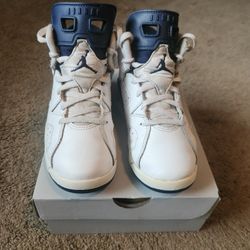 Retro Jordan 6 Midnight Navy Size 2y