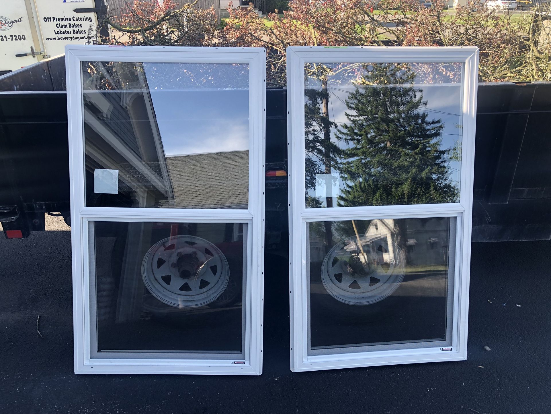 (2) Single Hung Vinyl Frame Dual Glazed Windows 30 X 53