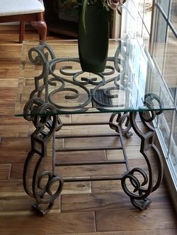 Glass/IRON end table great condition