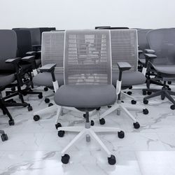 LIKE NEW STEELCASE THINK V2, WHITE FRAME, GRAY FABRIC, FULLY LOADED WITH LUMBAR SUPPORT! 