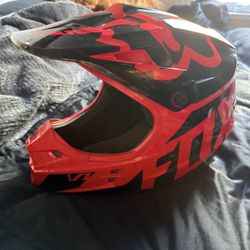 Fox V1 Race Helmet – Youth Small – Excellent Condition