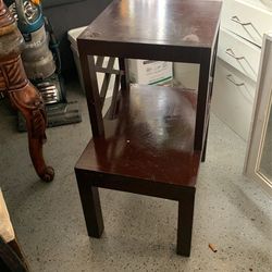 Mesa De Madera Marrón En Buenas Condiciones Las Dos Pieza Por $50