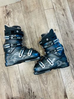 LANGE SKI BOOTS SIZE 24.5
