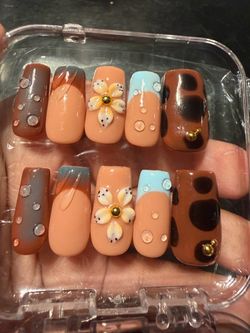 Press on nails