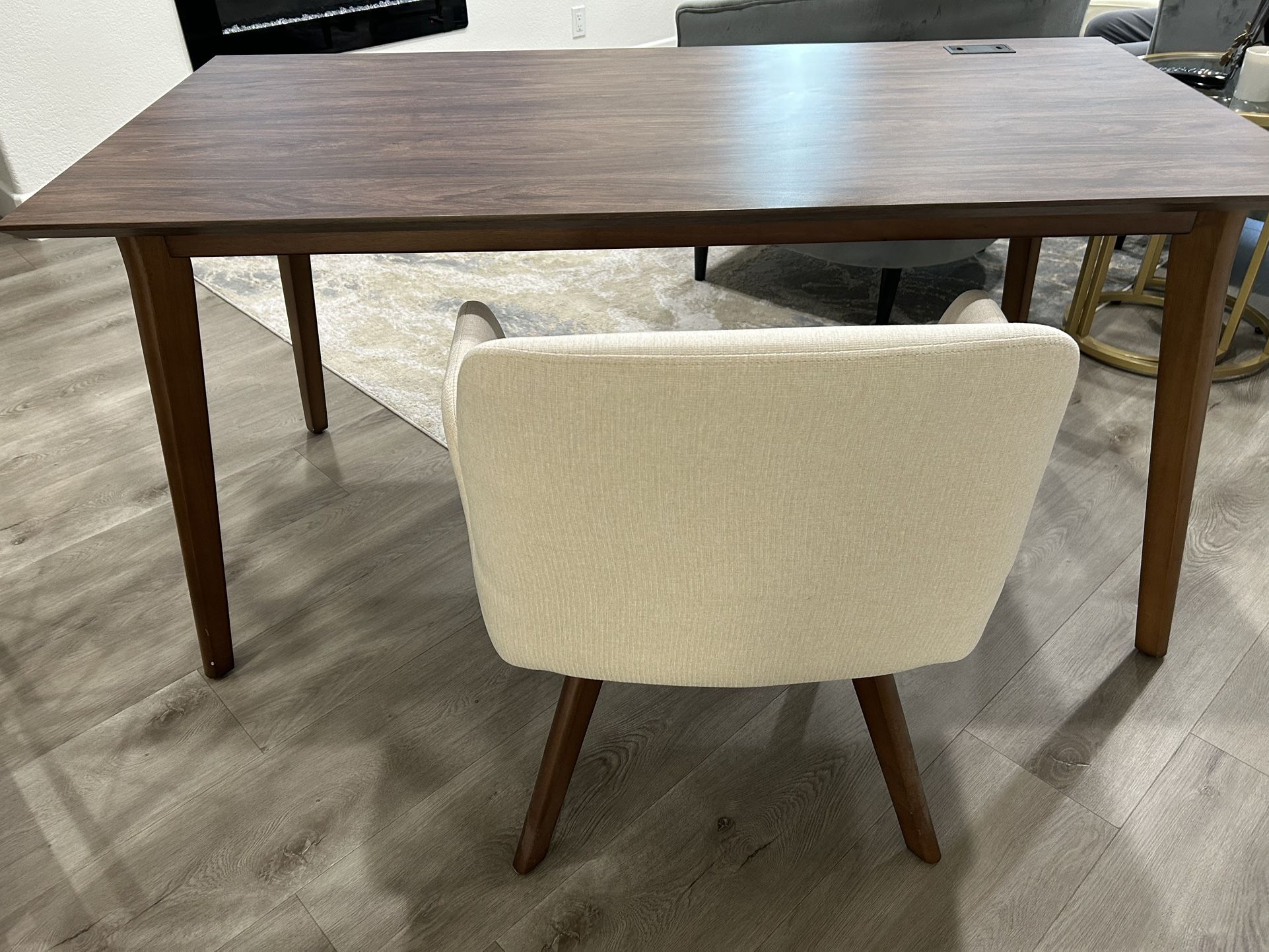 Beautiful Office Desk and Chair