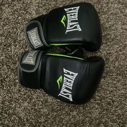 Boxing gloves 