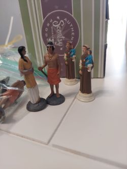 St Anthony and indegionus figures