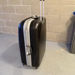 Classic Samsonite Hard Shell Suitcase. Used 1-2 times. Excellent condition. Made of durable, impact-resistant material and outfitted with four wheels 