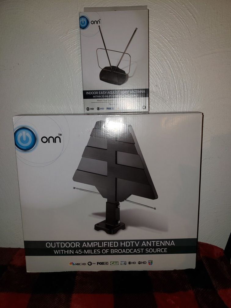 Indoor antenna and outdoor amplified HGTV antenna brand new