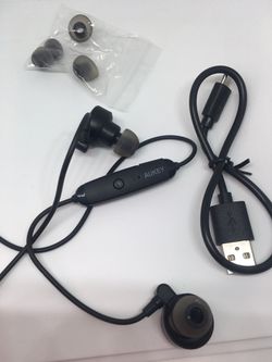 Portable wireless headphone w/mic (brand new)