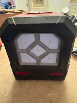 Milwaukee light/chargerbattery