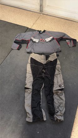 Men’s riding pants and jersey