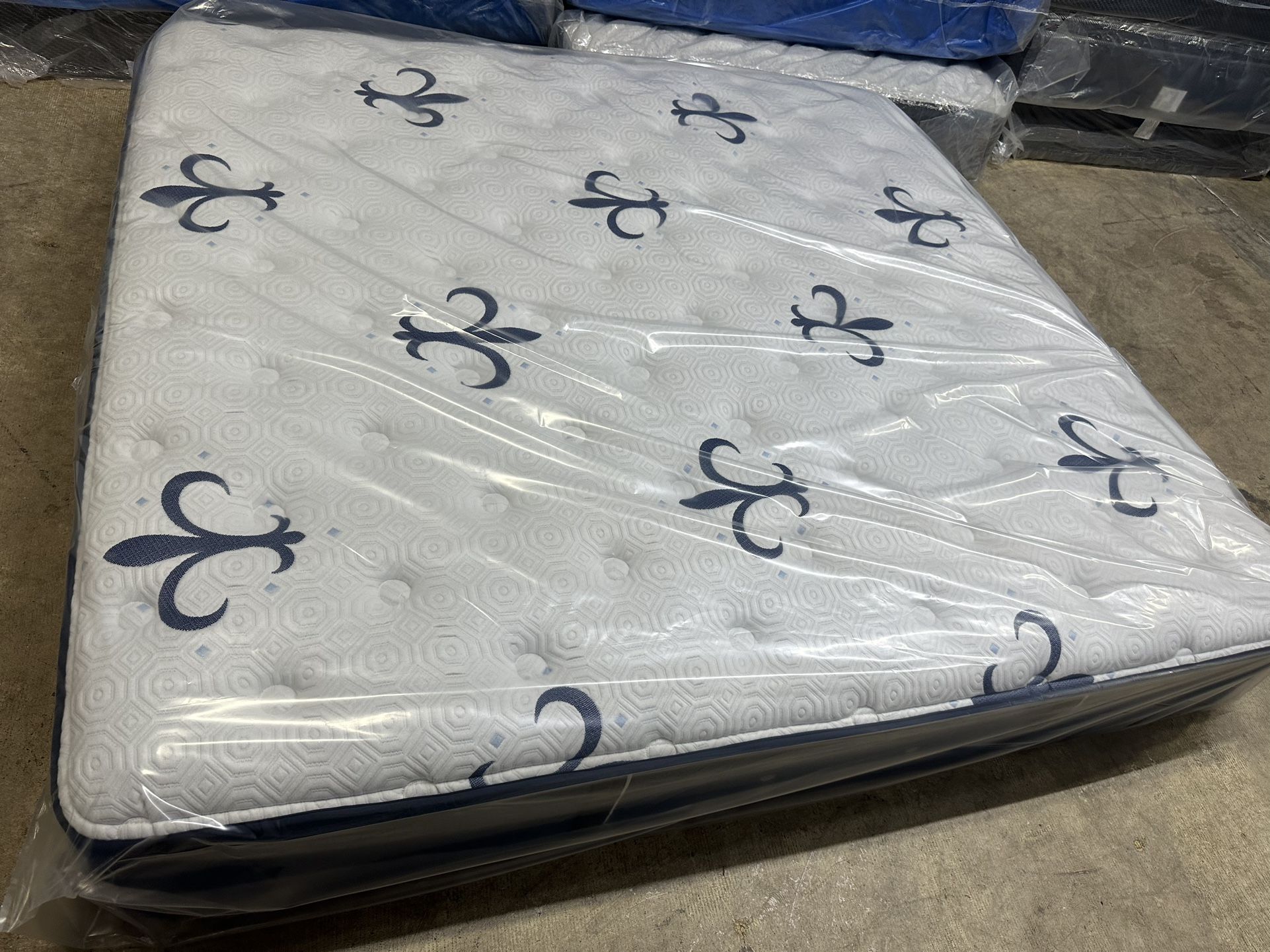 King Studio STEARNS & FOSTER Medium mattress