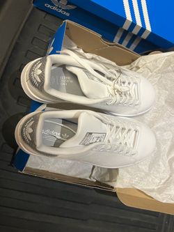 Adidas women 6.5 Brand New