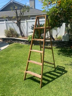 Very Good Cond. Keller 6ft.  Solid Wood Step Ladder