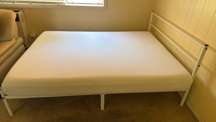 Queen bed frame & Mattress
