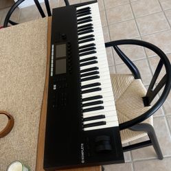 Komplete Kontrol 61 