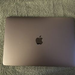 Apple MacBook Pro ( 13 Inch ,2017 Two Thunderbolt 3 ports ) 2.3 GHz Dual Core Intel Core I5 8 GB & 121 GB 